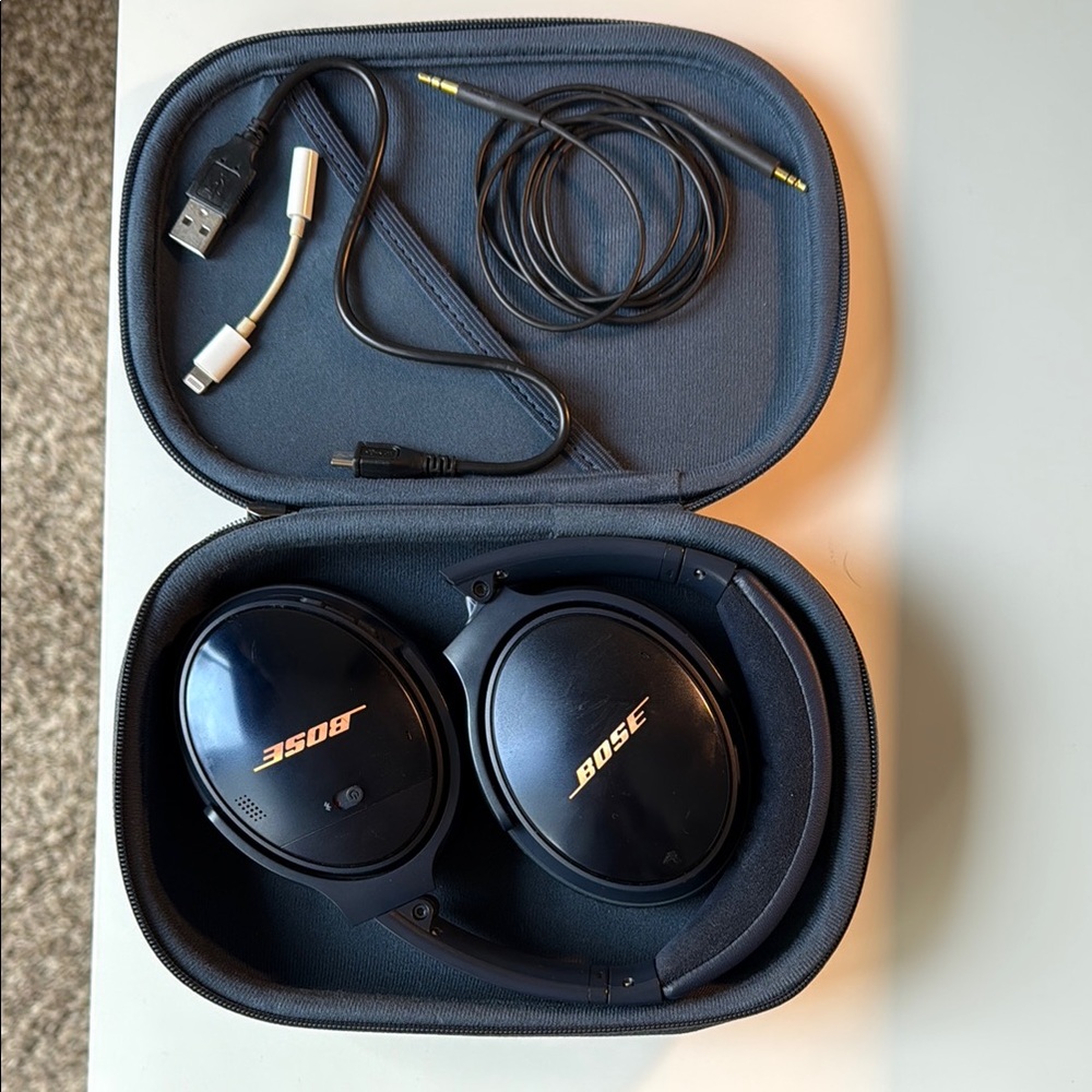 Bose Noise Cancelling Headphones with Case
